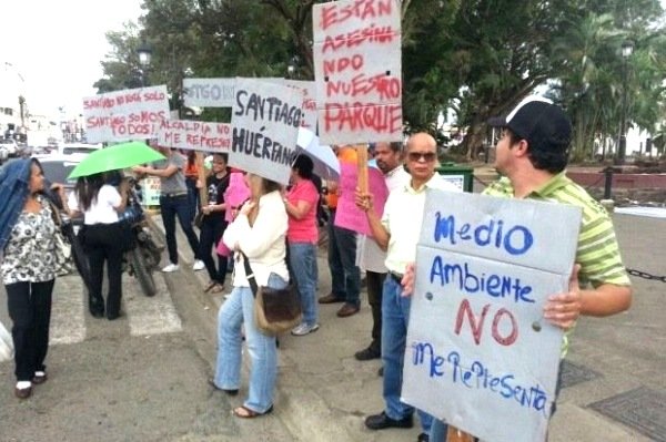 Santiago Somos Todos rechaza la tala indiscriminada de árboles centenarios
